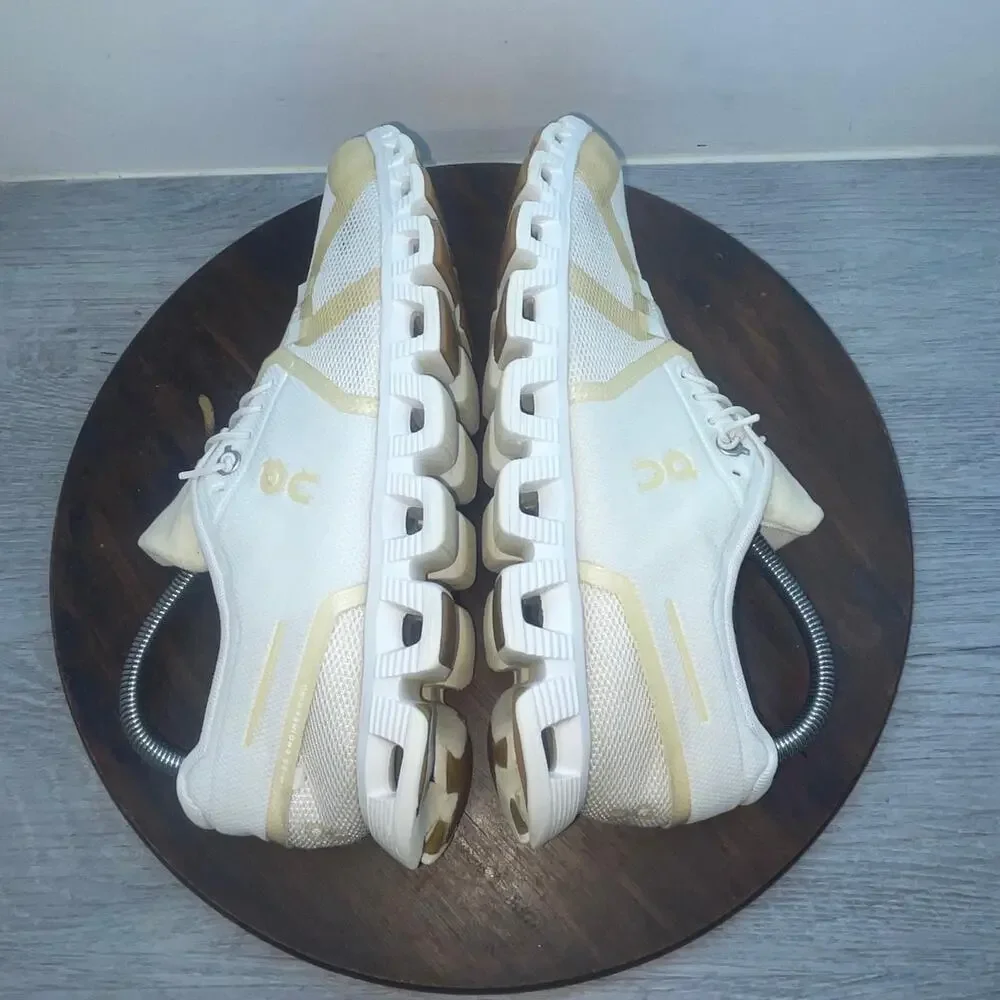 On Cloud 5 Swiss Women’s 9 Undyed White Yellow Sneakers Running Shoes 88.98532
